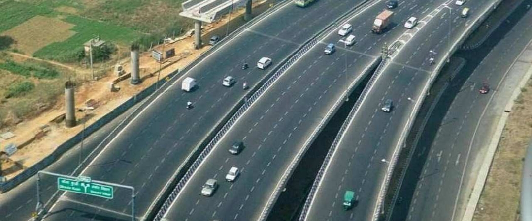 लखनऊ-कानपुर एक्सप्रेसवे धंसने के मामले में निर्माण कंपनी पर 3 साल का बैन 