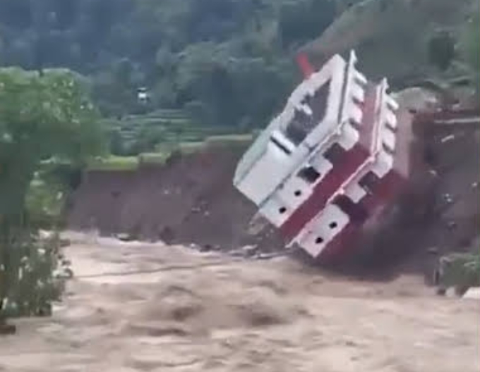 नेपाल में कुदरत का तांडव