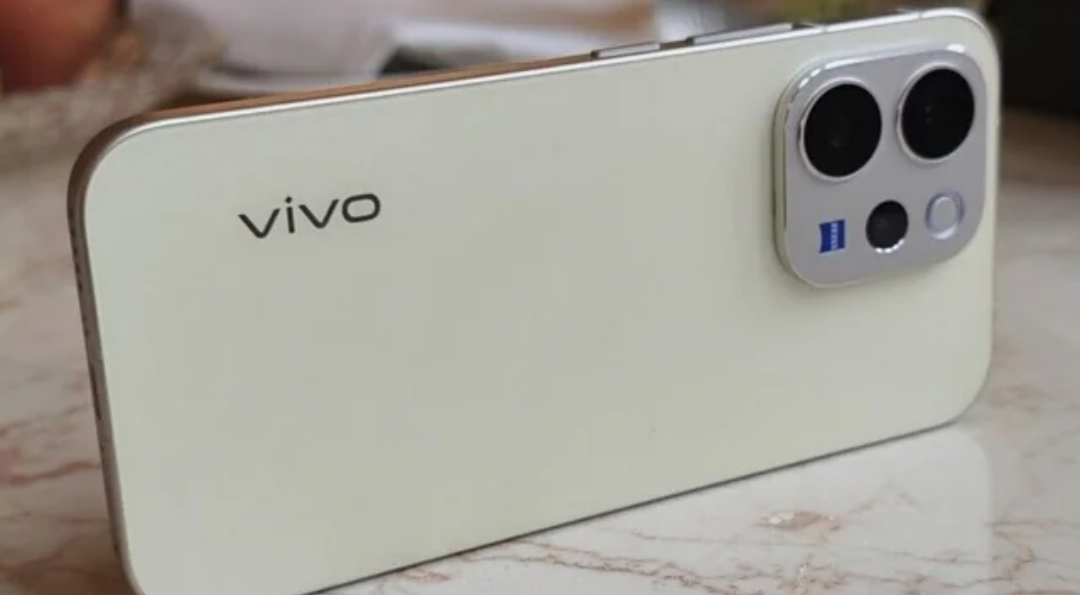 वीवो V80 की दमदार एंट्री की तैयारी: 7200mAh बैटरी और प्रीमियम फीचर्स से बाजार में मचेगी हलचल
